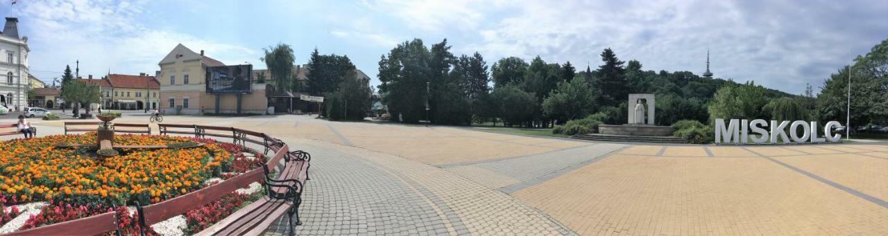 Mse Apartman Miskolc Esterno foto